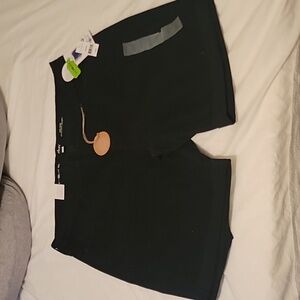 Womans shorts size 20 Nwt
